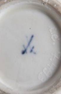 76) 7493